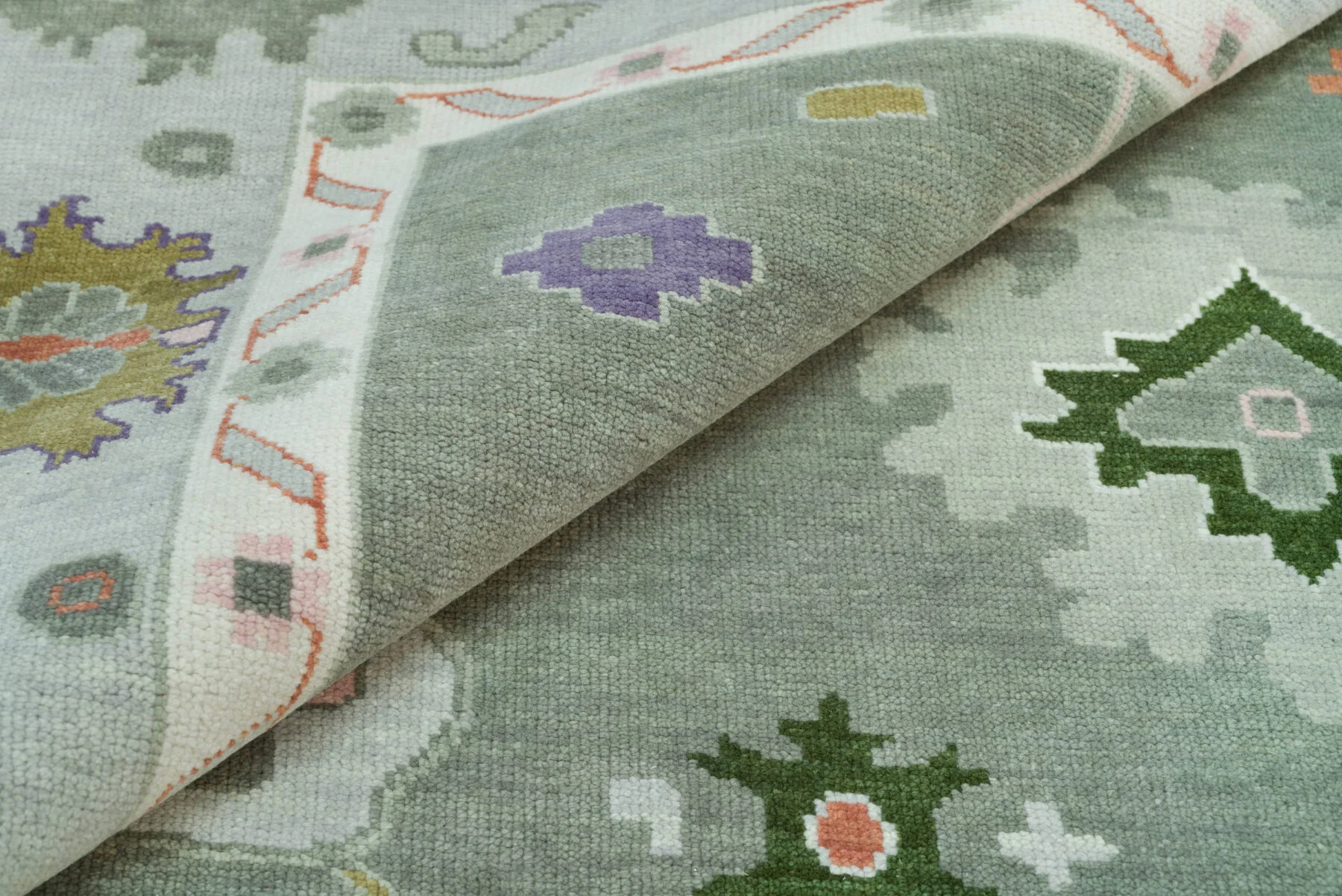 Sage & Ivory Hand-Knotted Floral Rug – Palmette & Rosette (3773)