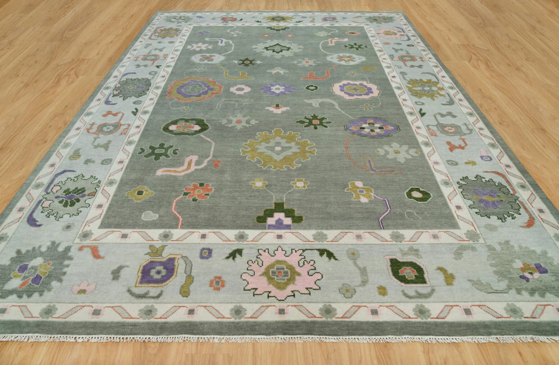 Sage & Ivory Hand-Knotted Floral Rug – Palmette & Rosette (3773)