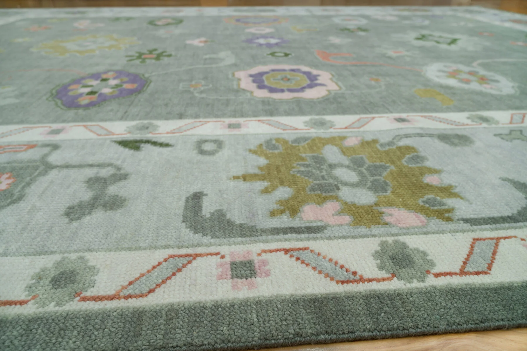 Sage & Ivory Hand-Knotted Floral Rug – Palmette & Rosette (3773)
