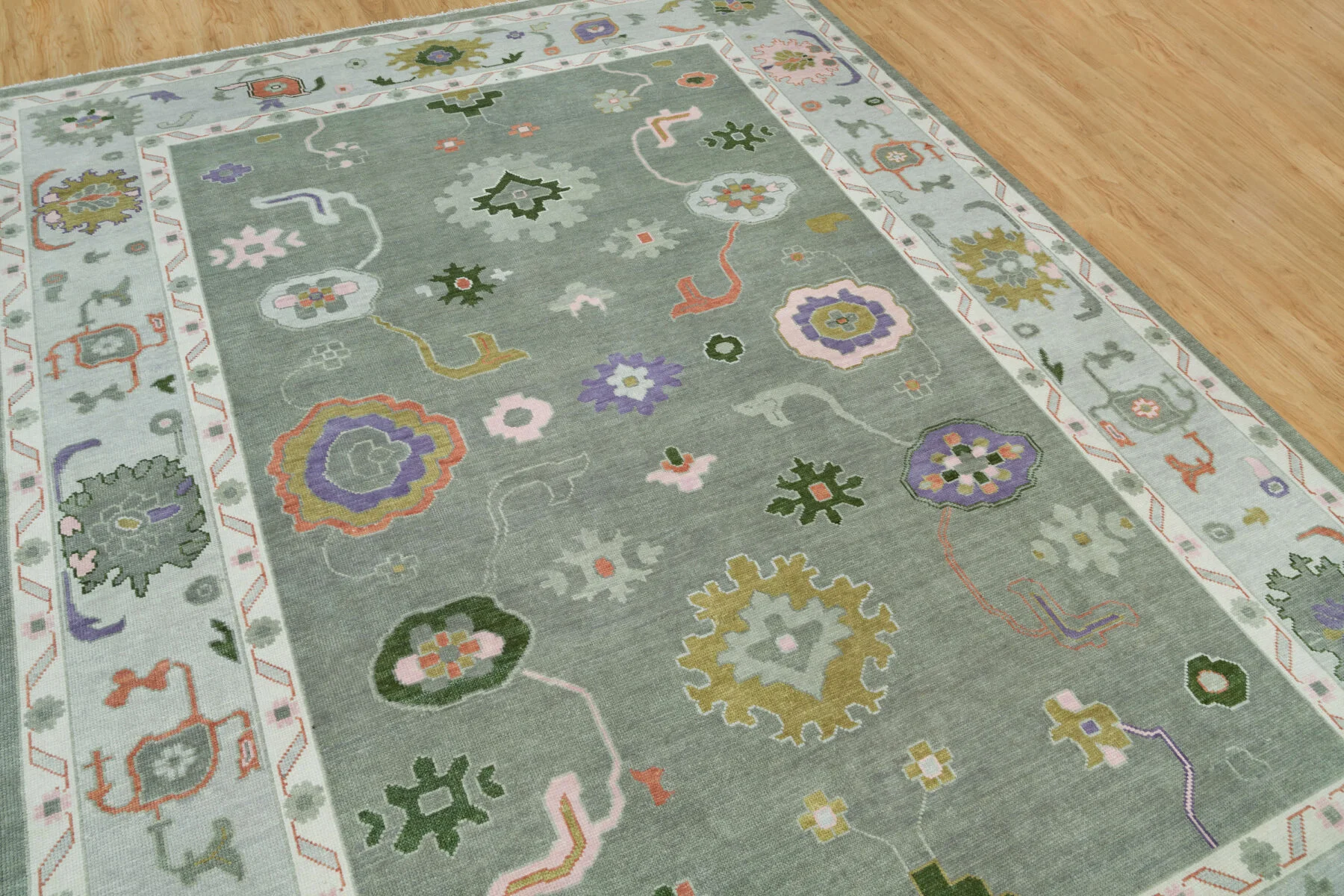 Sage & Ivory Hand-Knotted Floral Rug – Palmette & Rosette (3773)