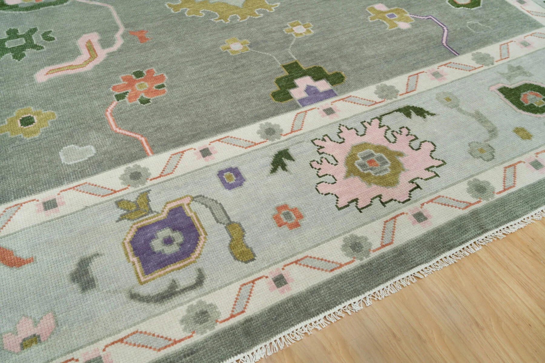 Sage & Ivory Hand-Knotted Floral Rug – Palmette & Rosette (3773)