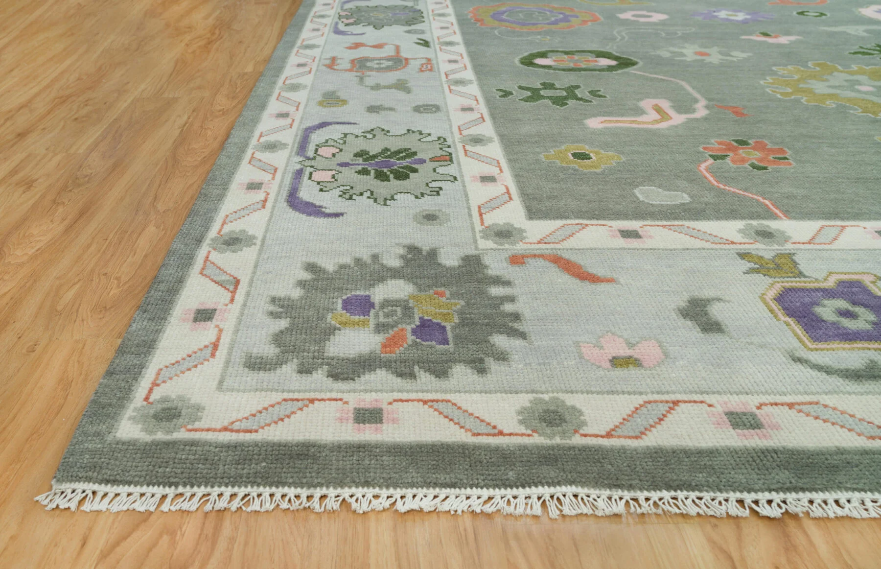 Sage & Ivory Hand-Knotted Floral Rug – Palmette & Rosette (3773)