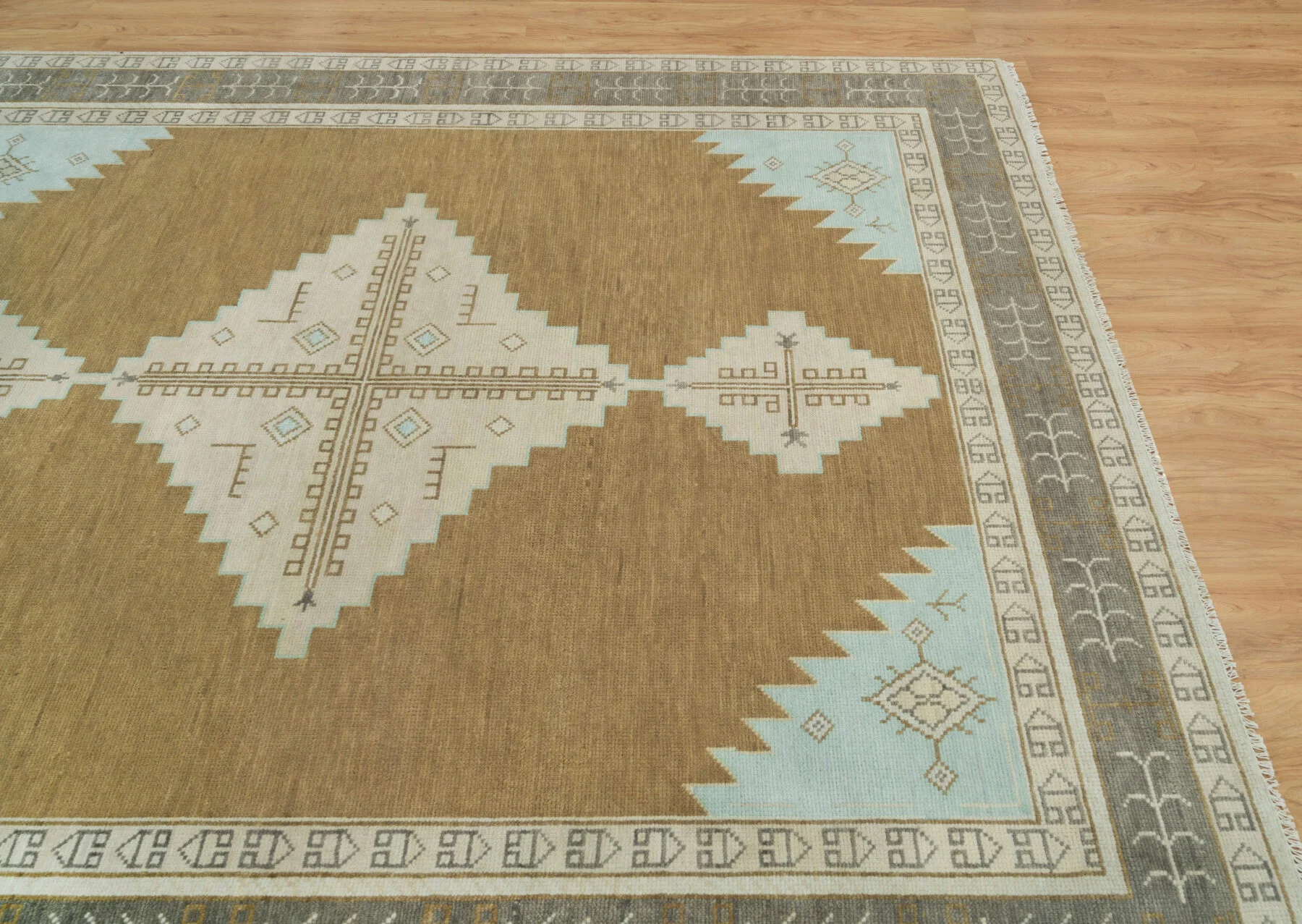 Camel Hand-Knotted Geometric Rug – Stepped Diamond & Medallion