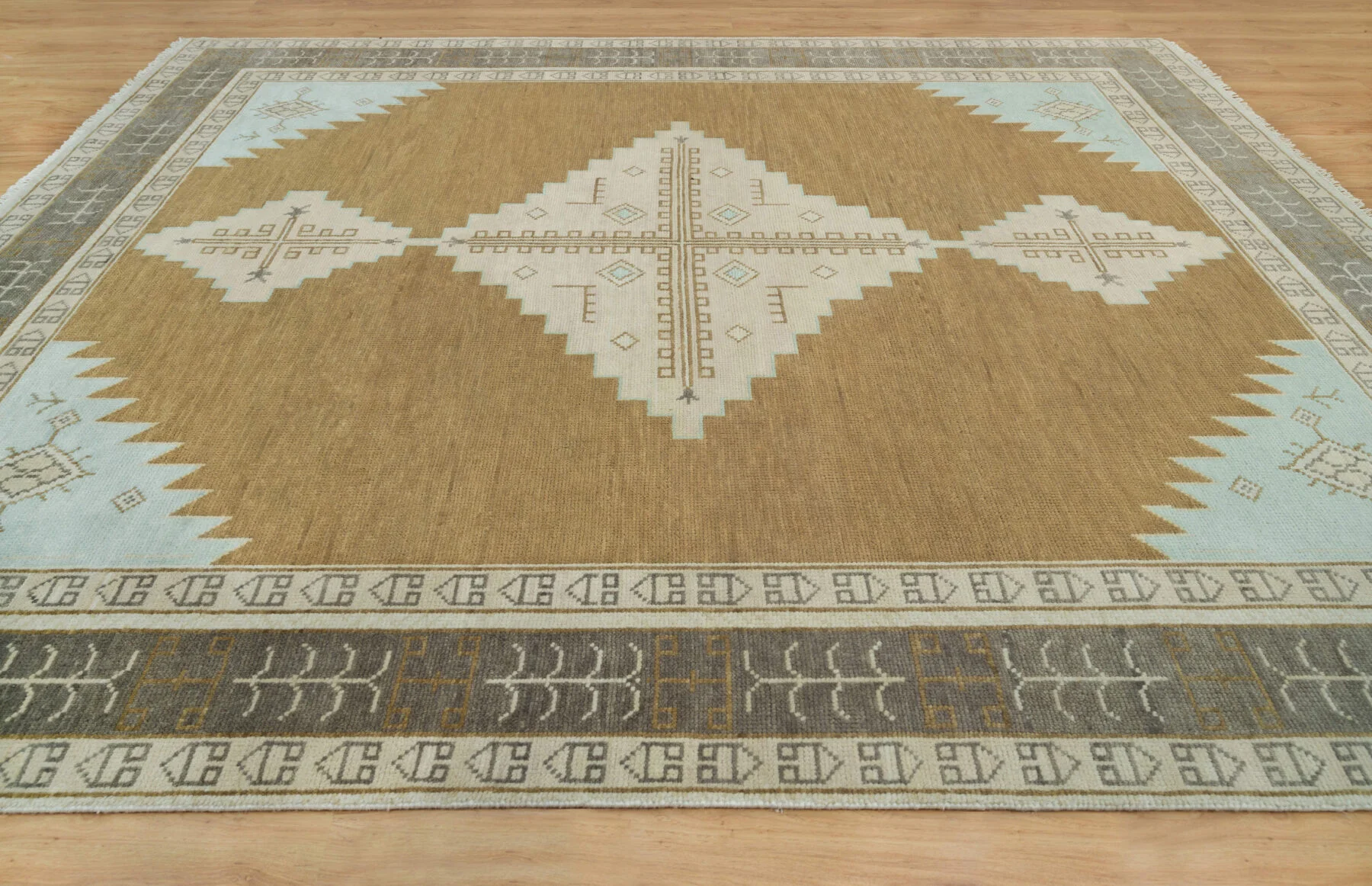 Camel Hand-Knotted Geometric Rug – Stepped Diamond & Medallion