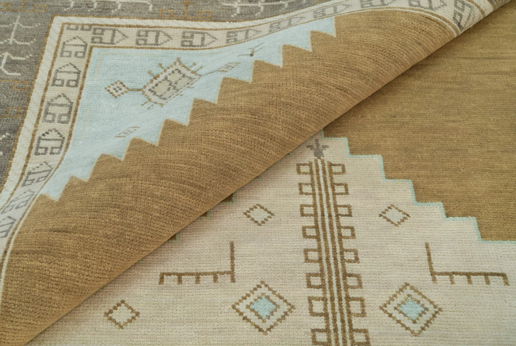 Camel Hand-Knotted Geometric Rug – Stepped Diamond & Medallion