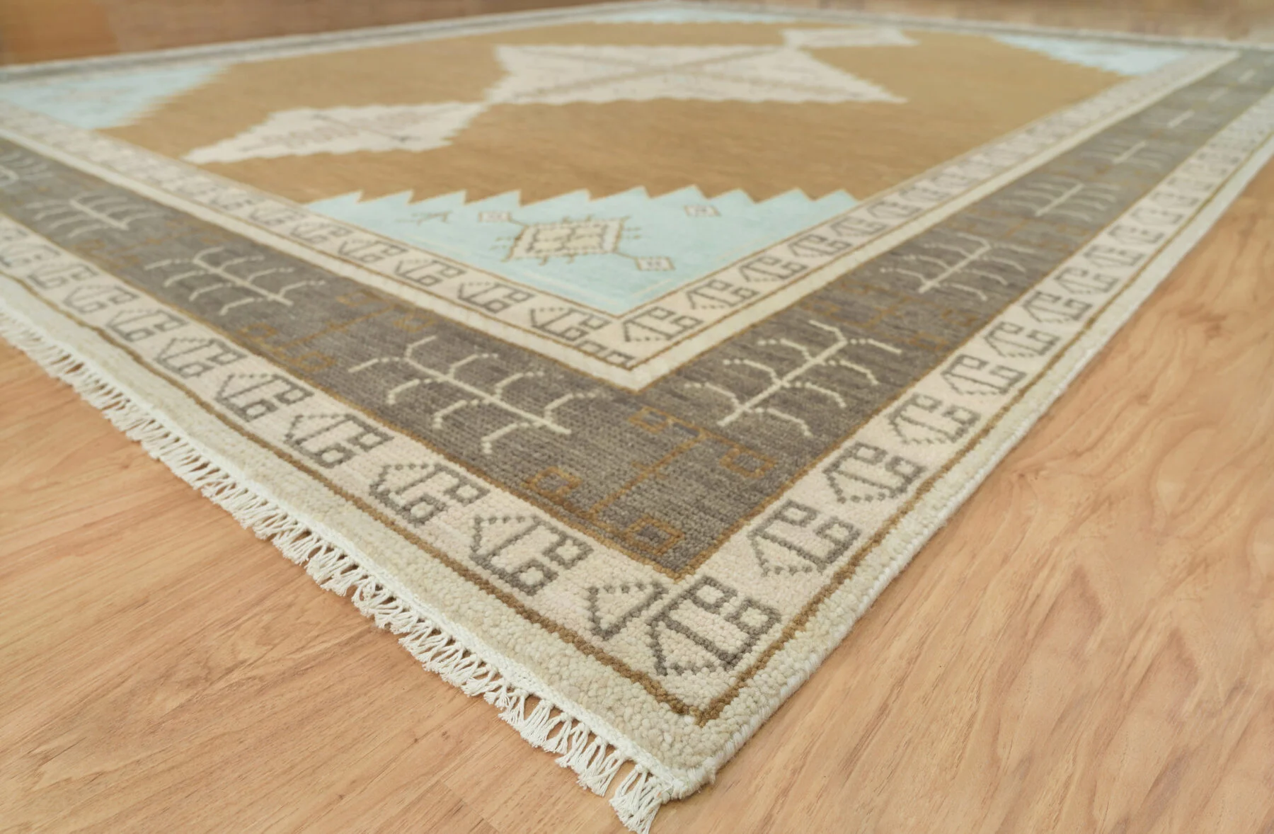 Camel Hand-Knotted Geometric Rug – Stepped Diamond & Medallion