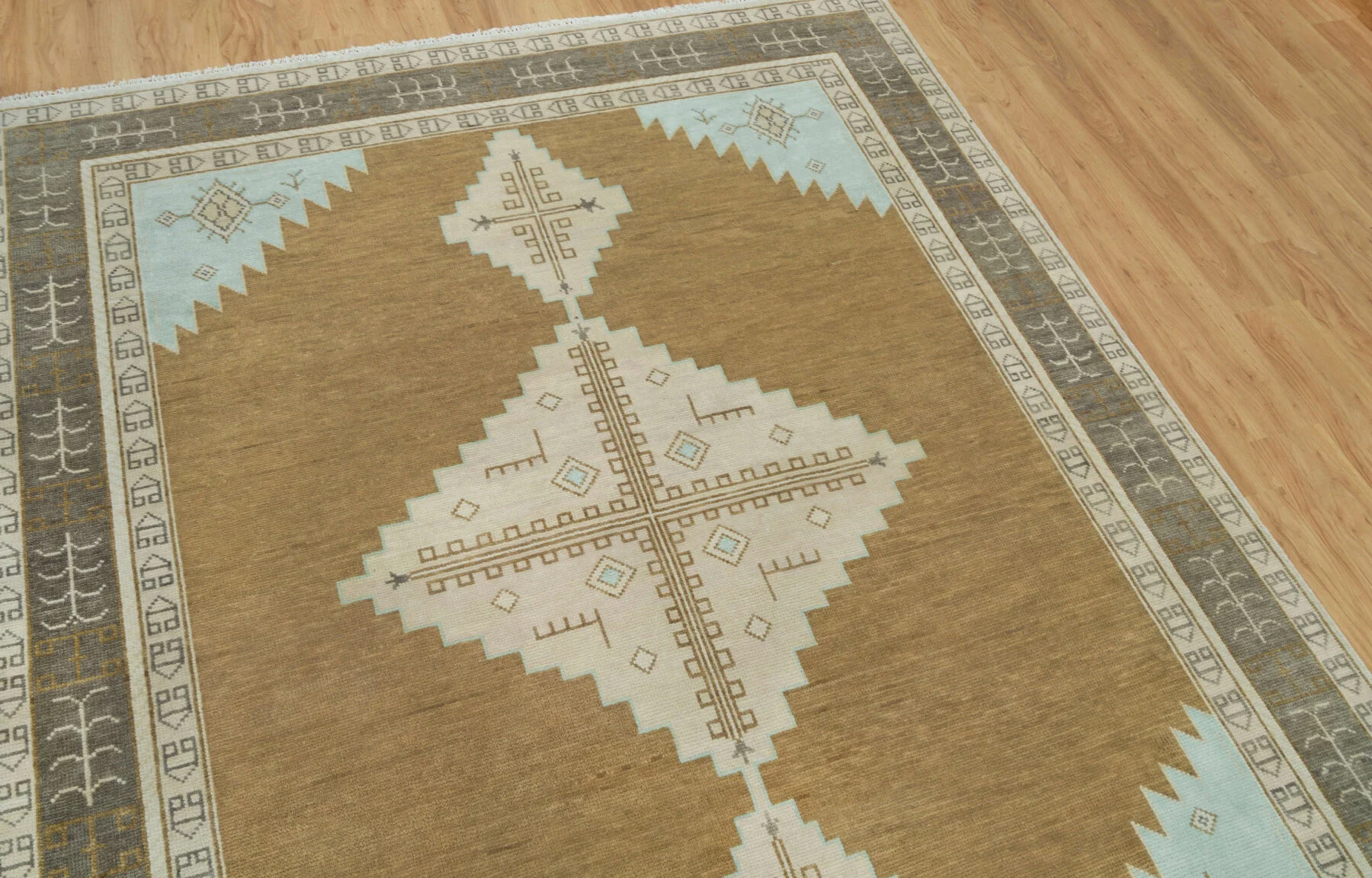 Camel Hand-Knotted Geometric Rug – Stepped Diamond & Medallion