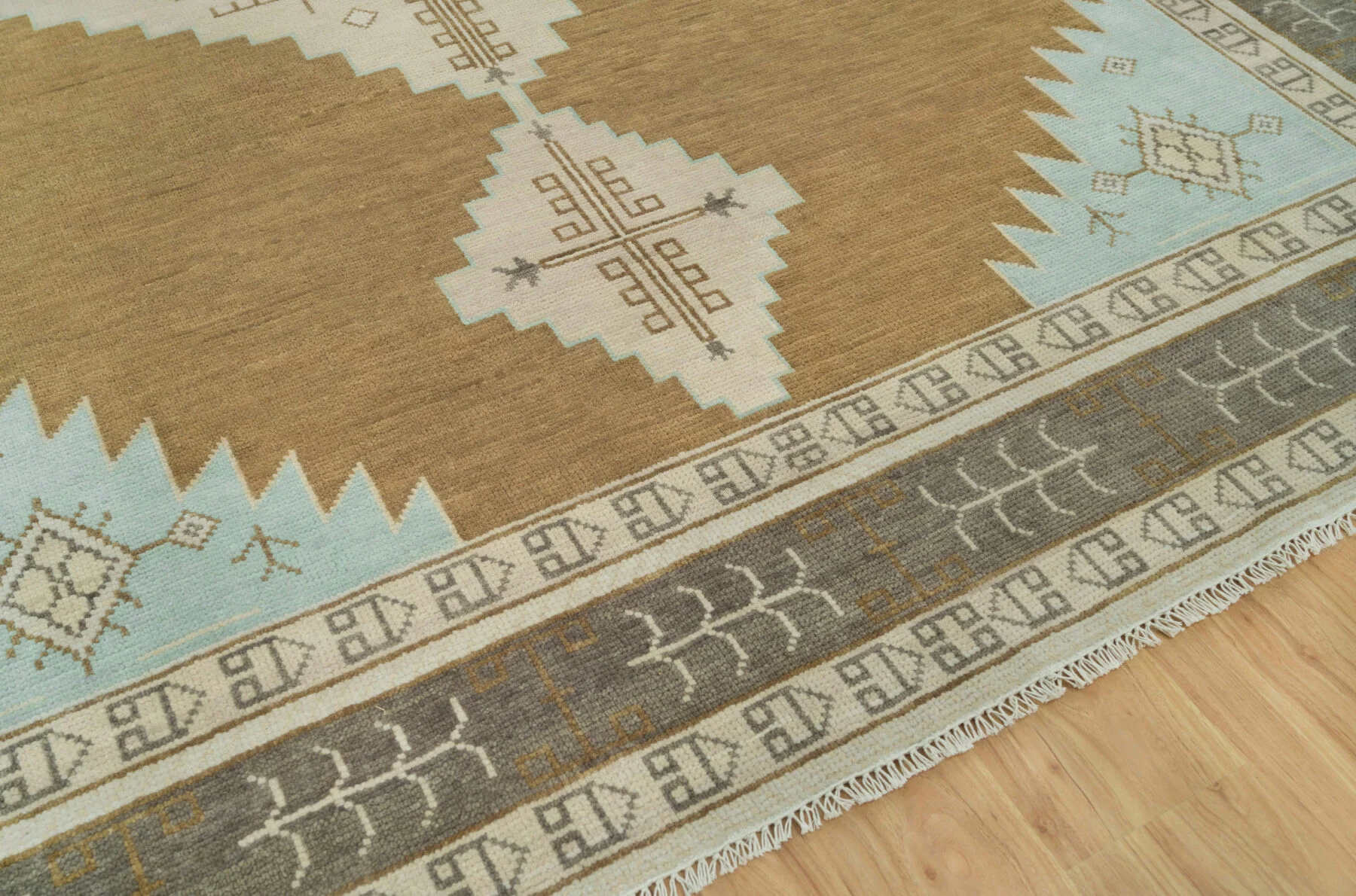 Camel Hand-Knotted Geometric Rug – Stepped Diamond & Medallion