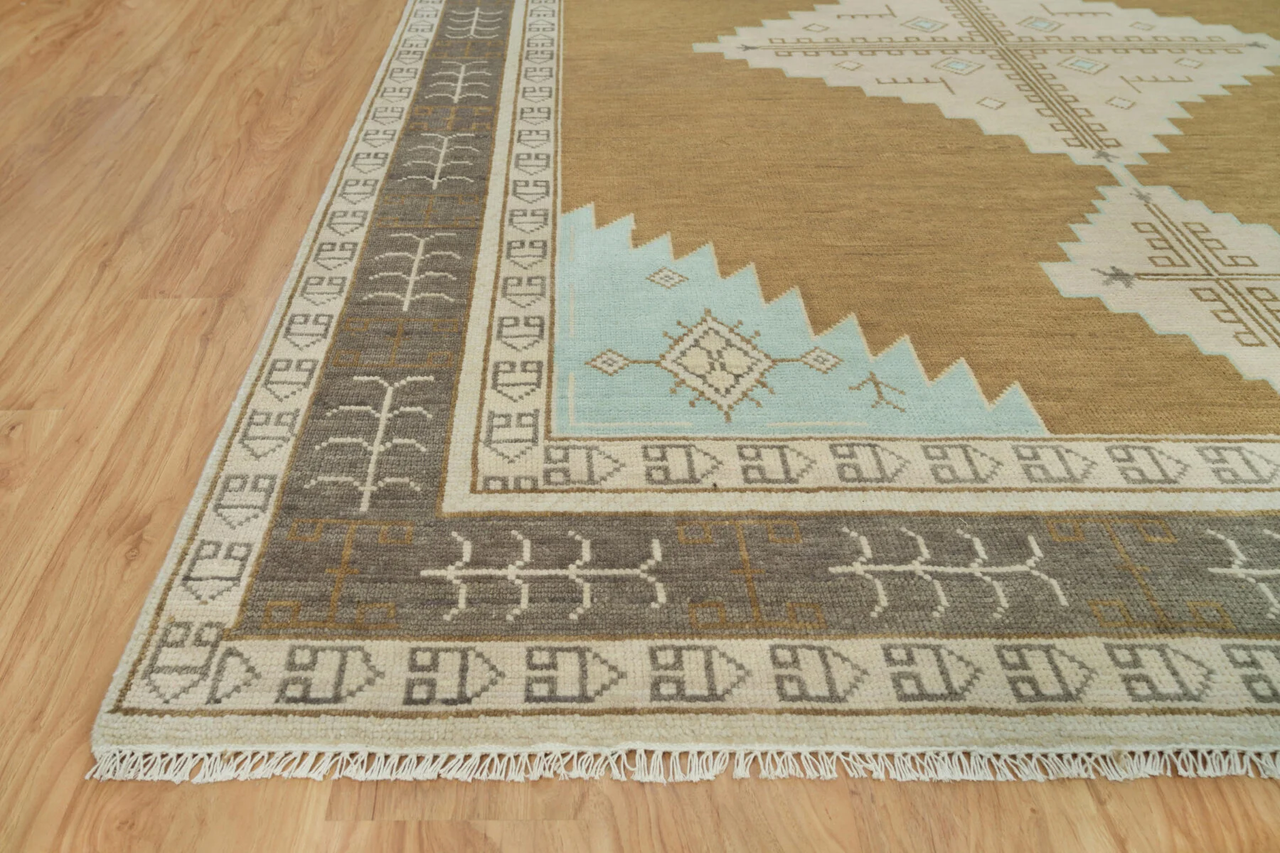 Camel Hand-Knotted Geometric Rug – Stepped Diamond & Medallion