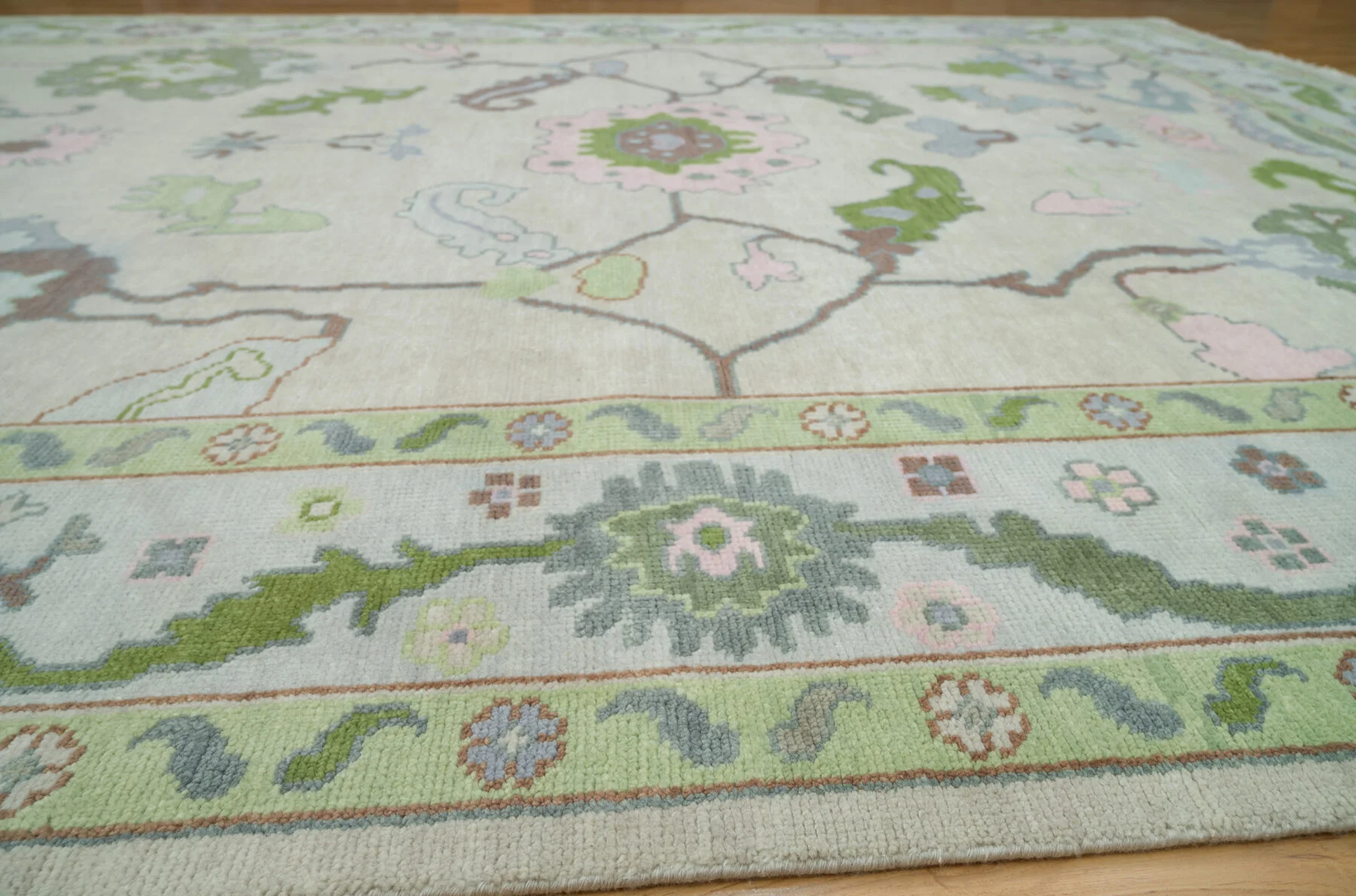 Sage & Blush Hand-Knotted Oushak Rug – Palmette & Rosette (3779)