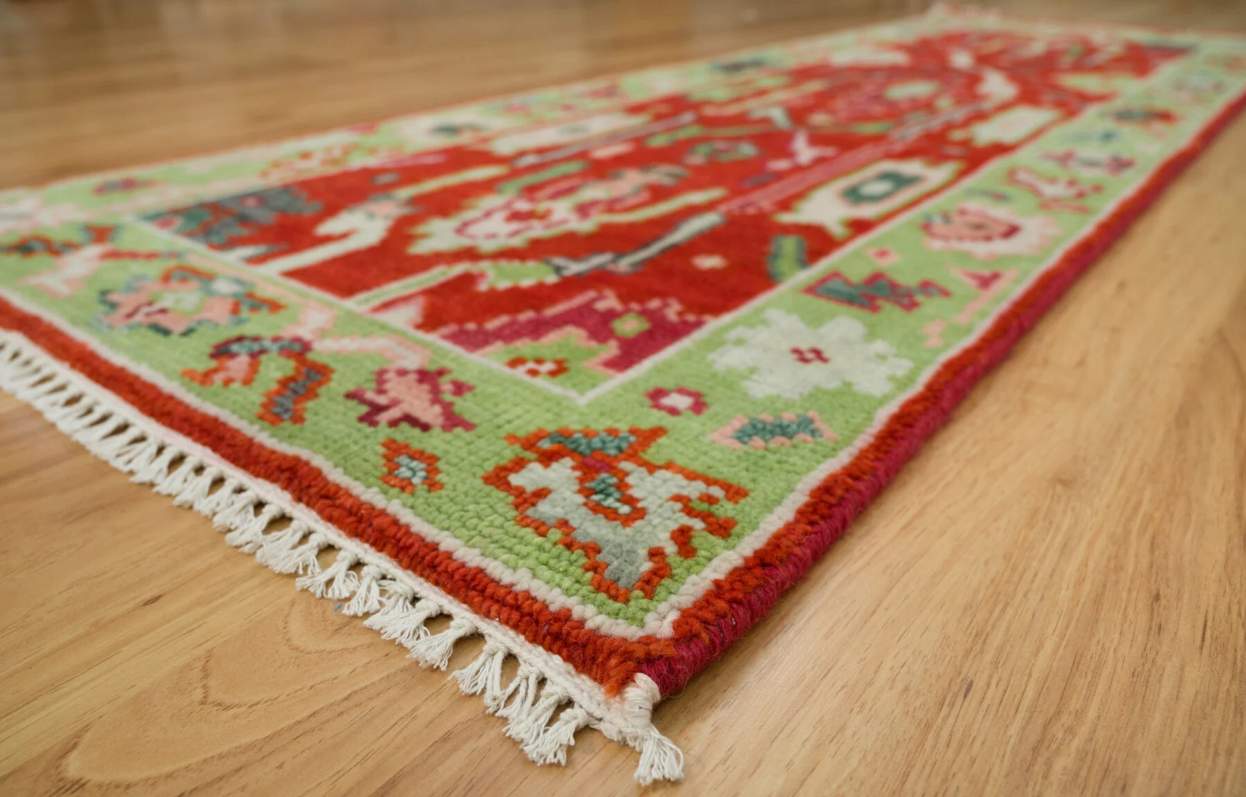 Red Hand-Knotted Oushak Rug – Palmette & Rosette
