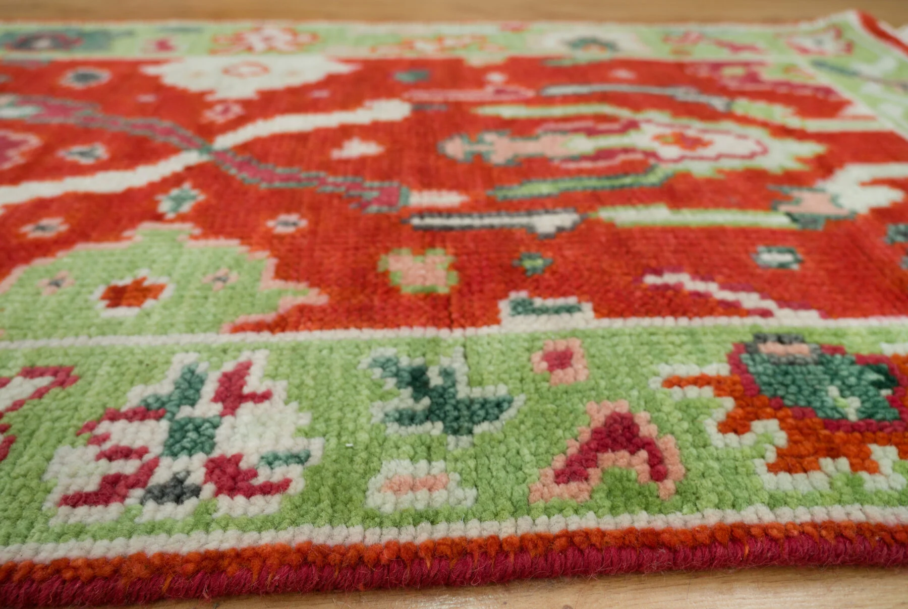 Red Hand-Knotted Oushak Rug – Palmette & Rosette