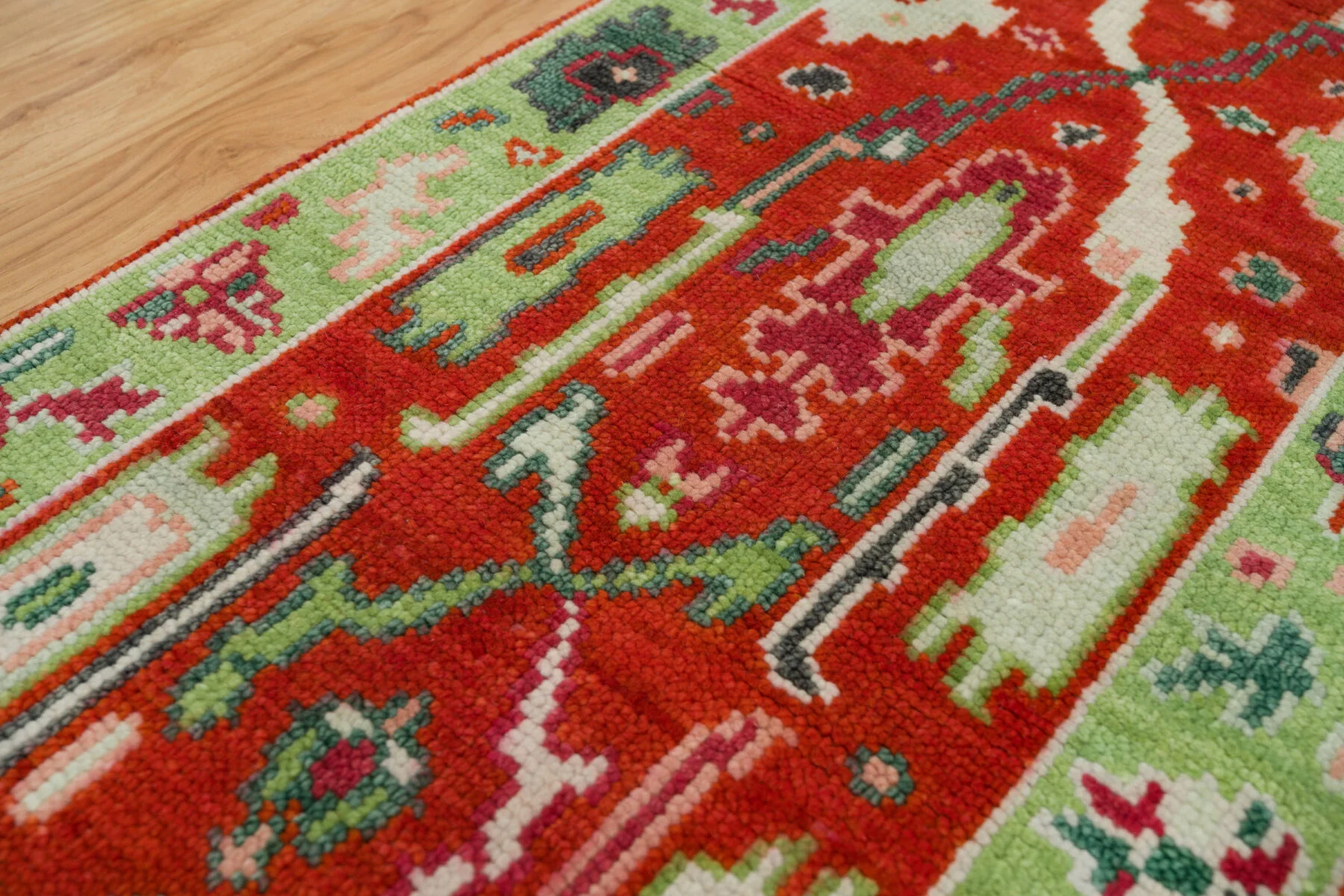Red Hand-Knotted Oushak Rug – Palmette & Rosette
