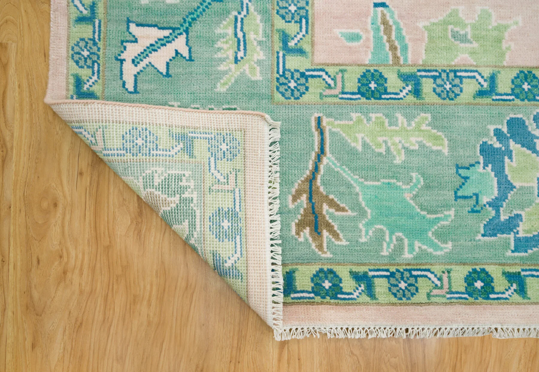 Blush & Green Hand-Knotted Oushak Rug – Palmette & Rosette