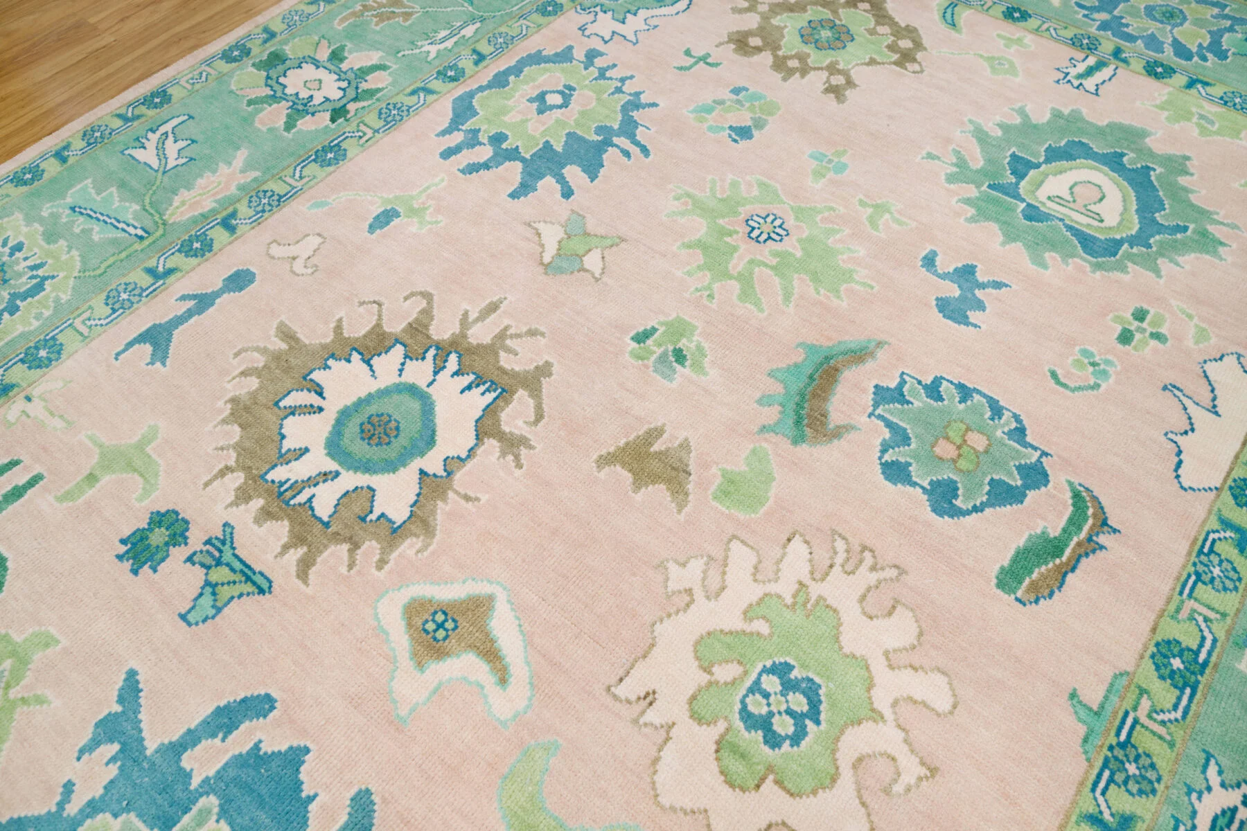 Blush & Green Hand-Knotted Oushak Rug – Palmette & Rosette