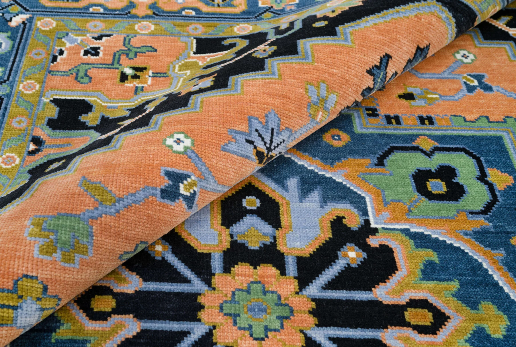 Coral Hand-Knotted Oushak Rug – Medallion & Palmette