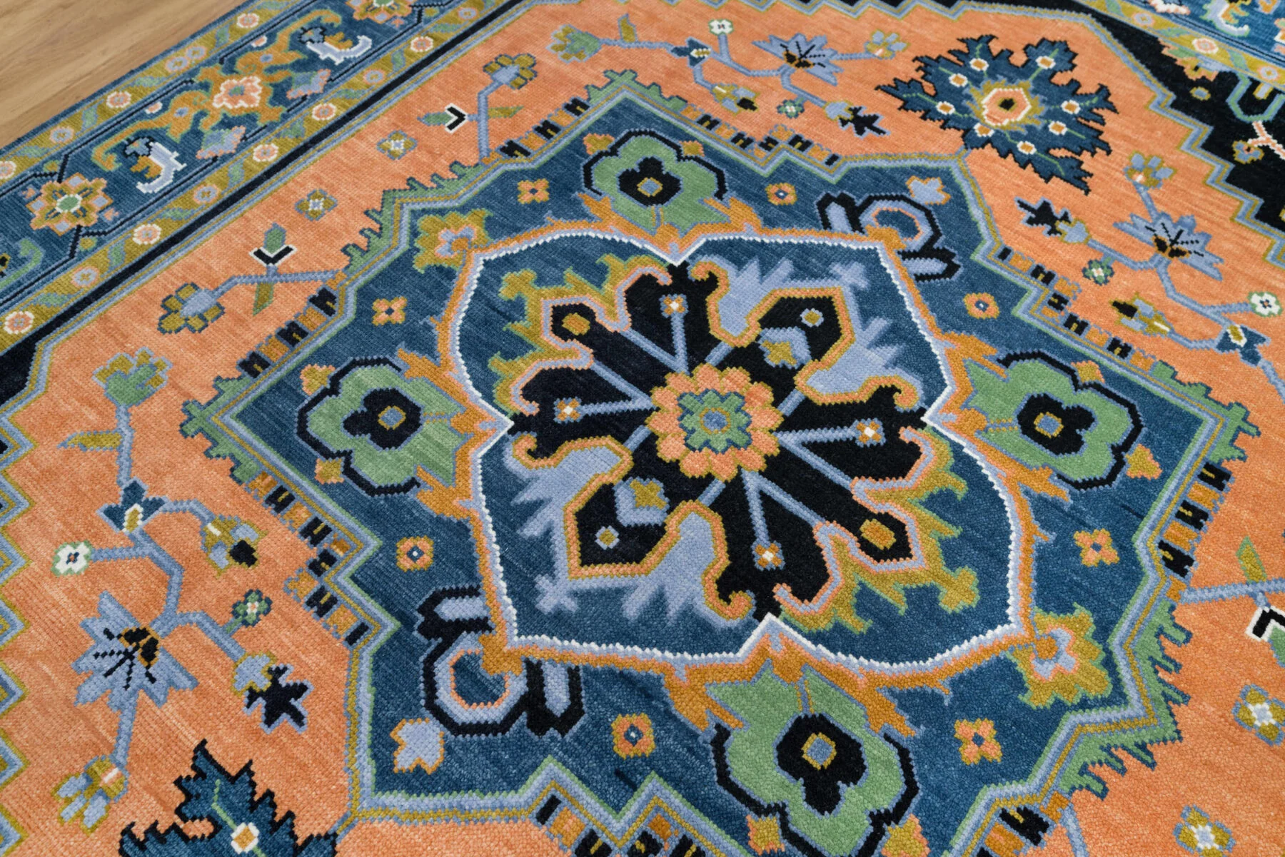 Coral Hand-Knotted Oushak Rug – Medallion & Palmette