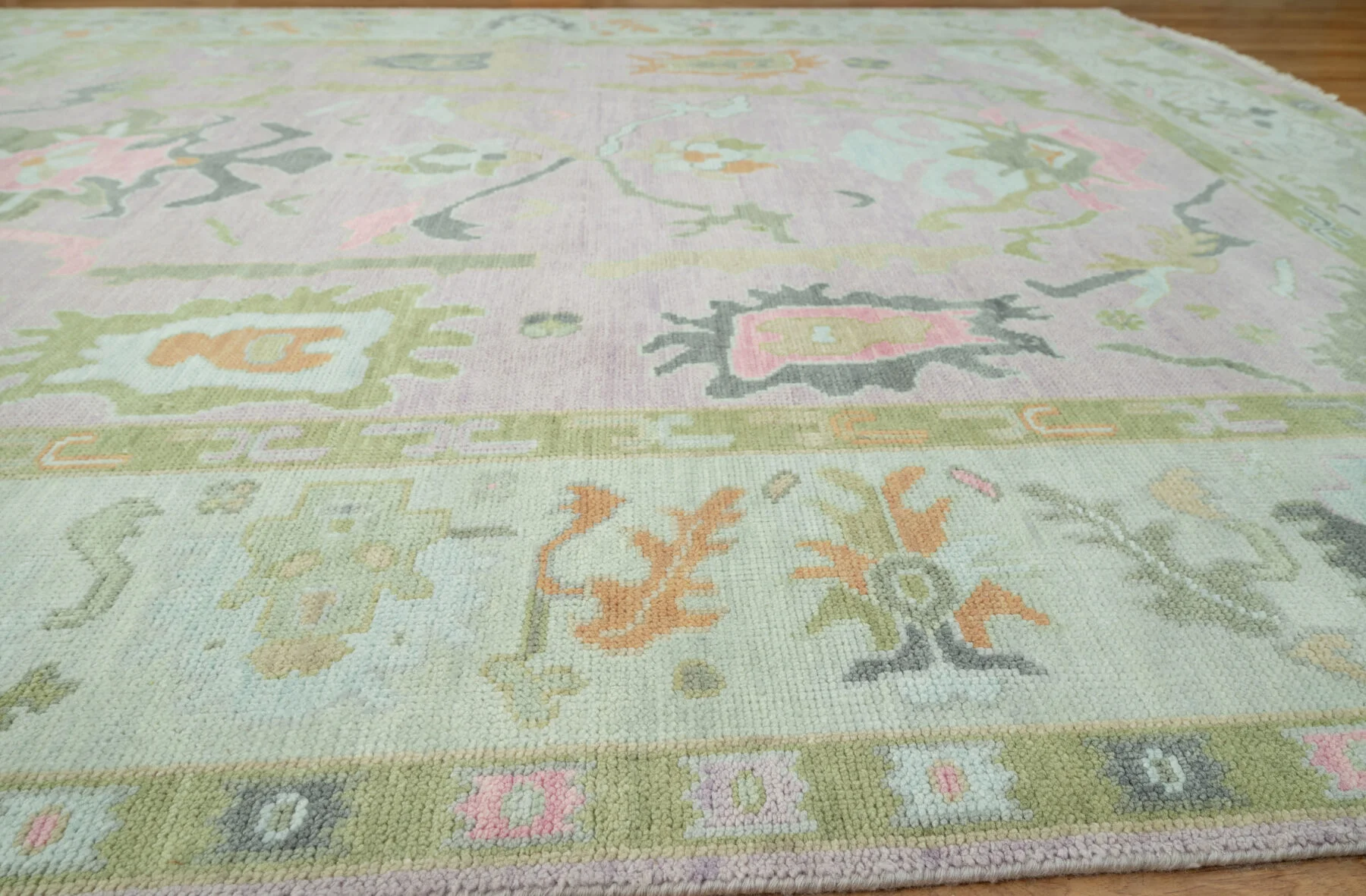 Mauve Hand-Knotted Oushak Rug – Palmette & Rosette