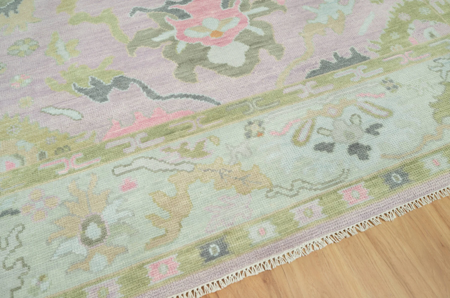 Mauve Hand-Knotted Oushak Rug – Palmette & Rosette