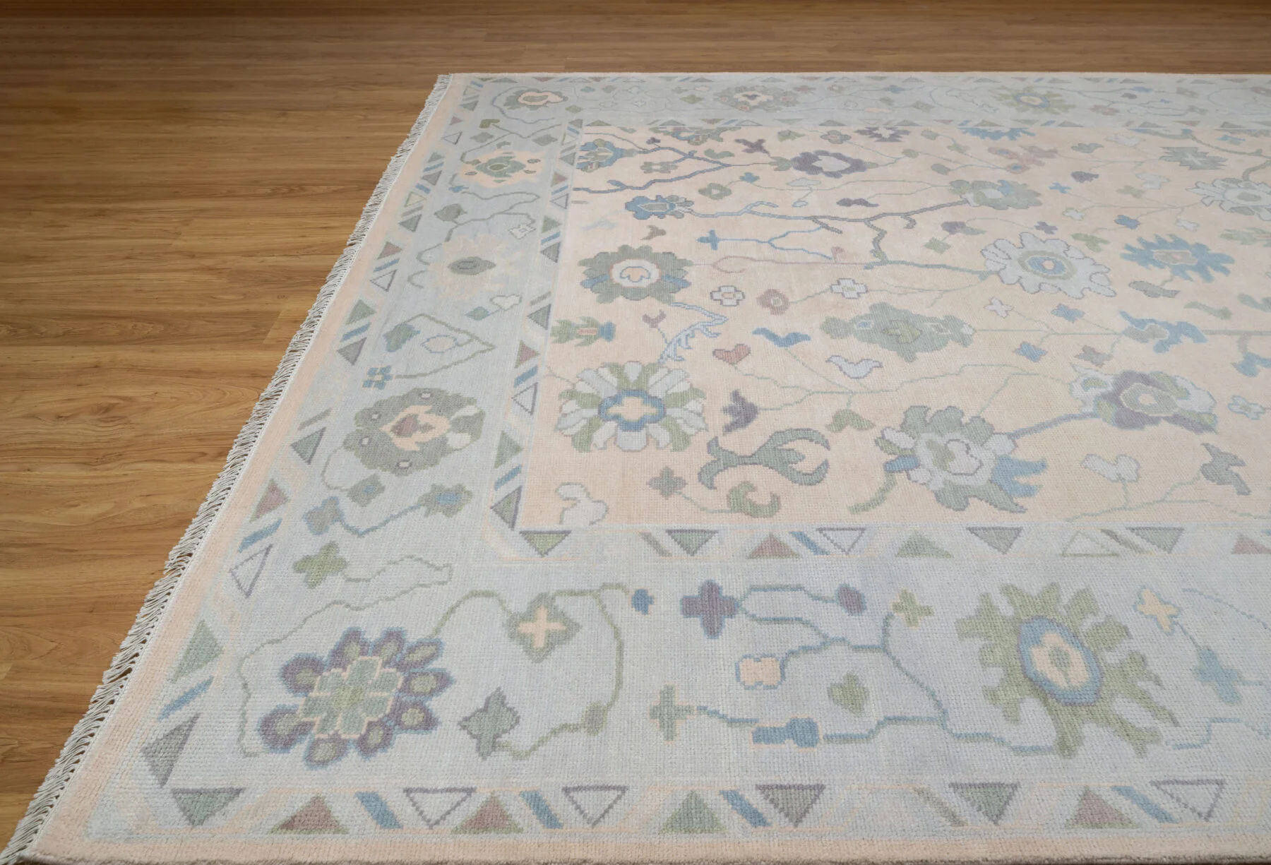 Beige & Sage Hand-Knotted Oushak Rug – Palmette & Rosette