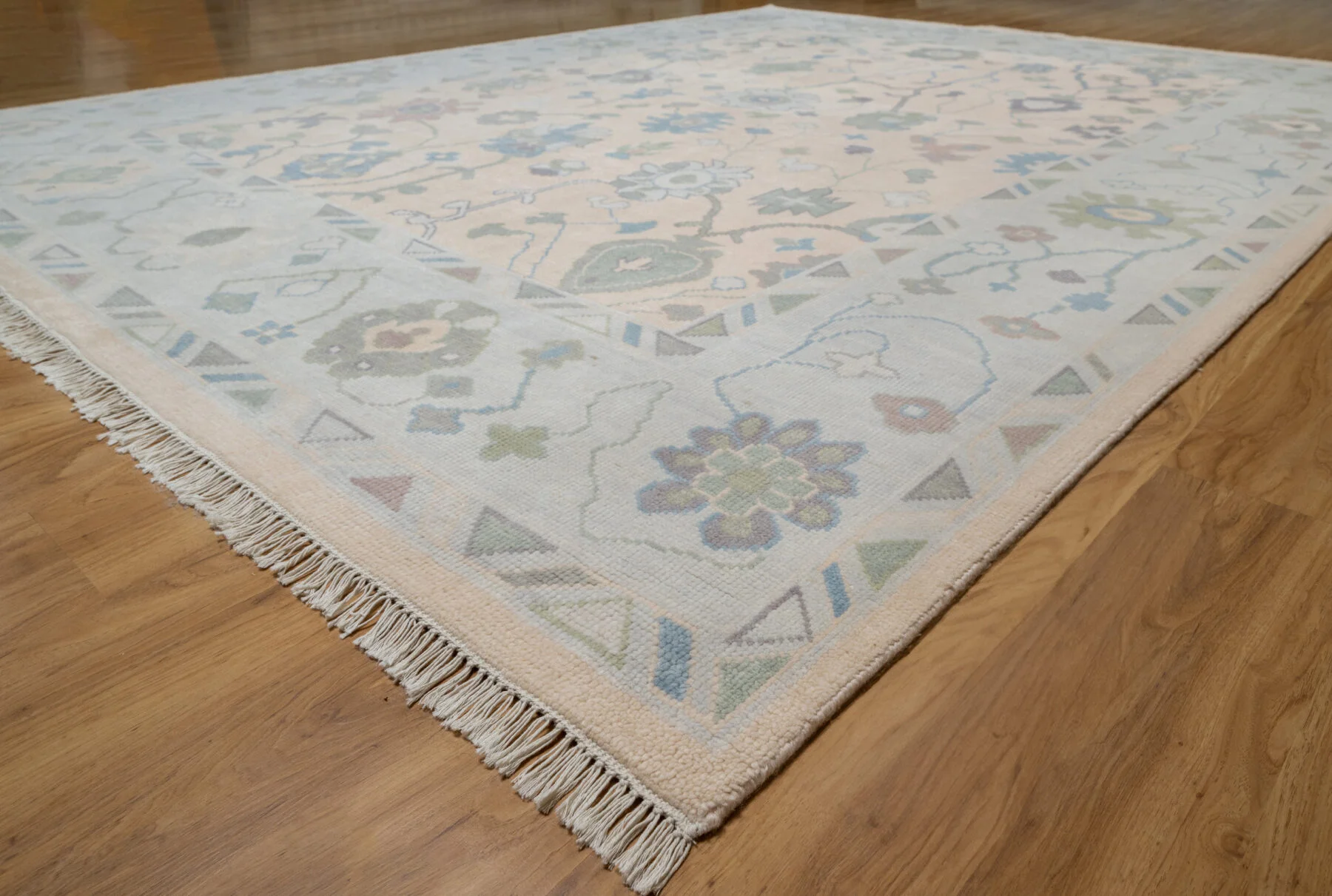 Beige & Sage Hand-Knotted Oushak Rug – Palmette & Rosette
