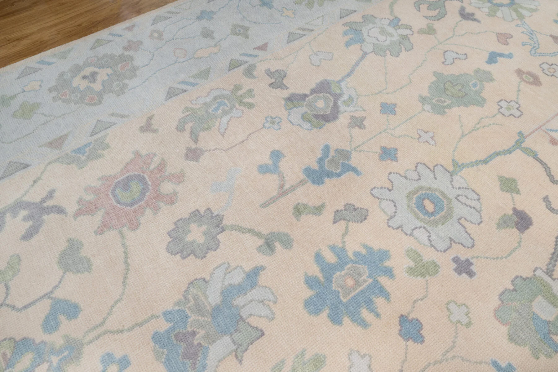 Beige & Sage Hand-Knotted Oushak Rug – Palmette & Rosette