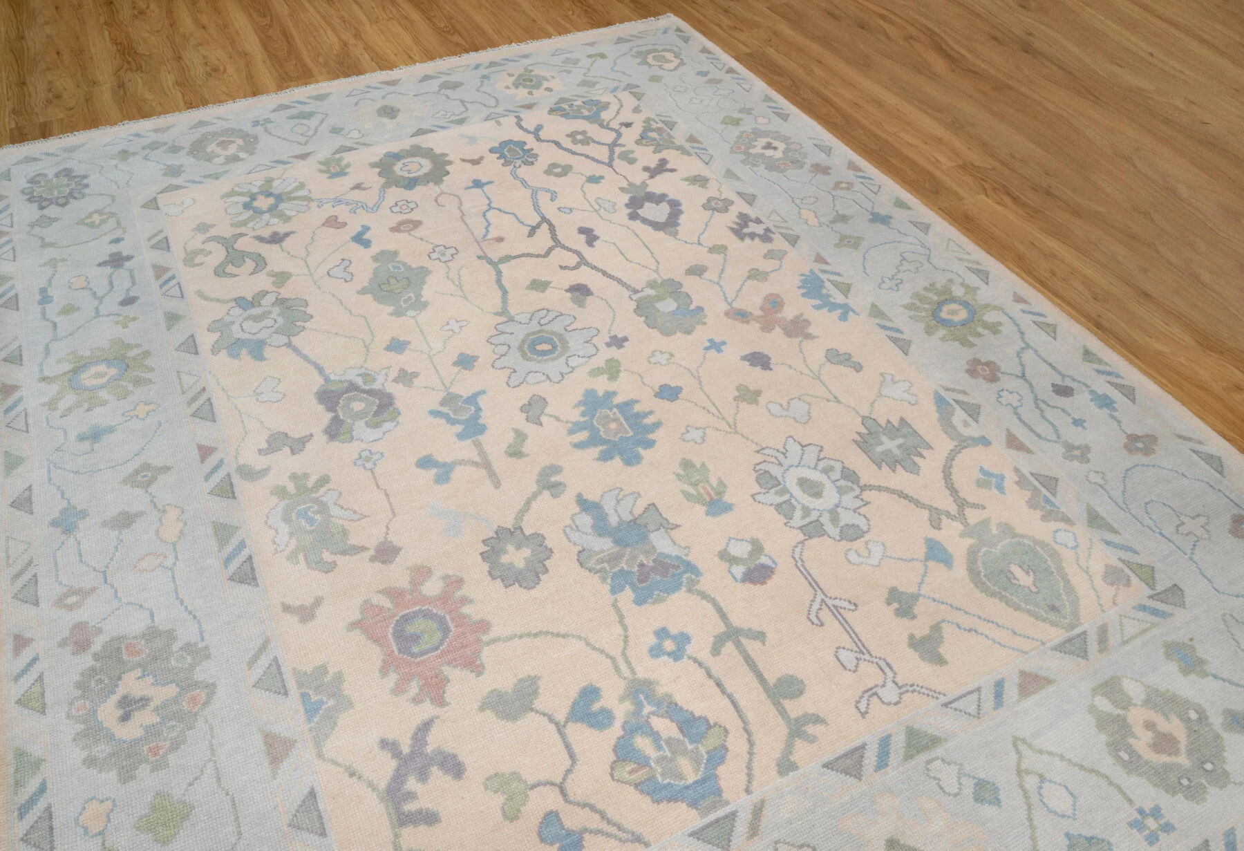 Beige & Sage Hand-Knotted Oushak Rug – Palmette & Rosette