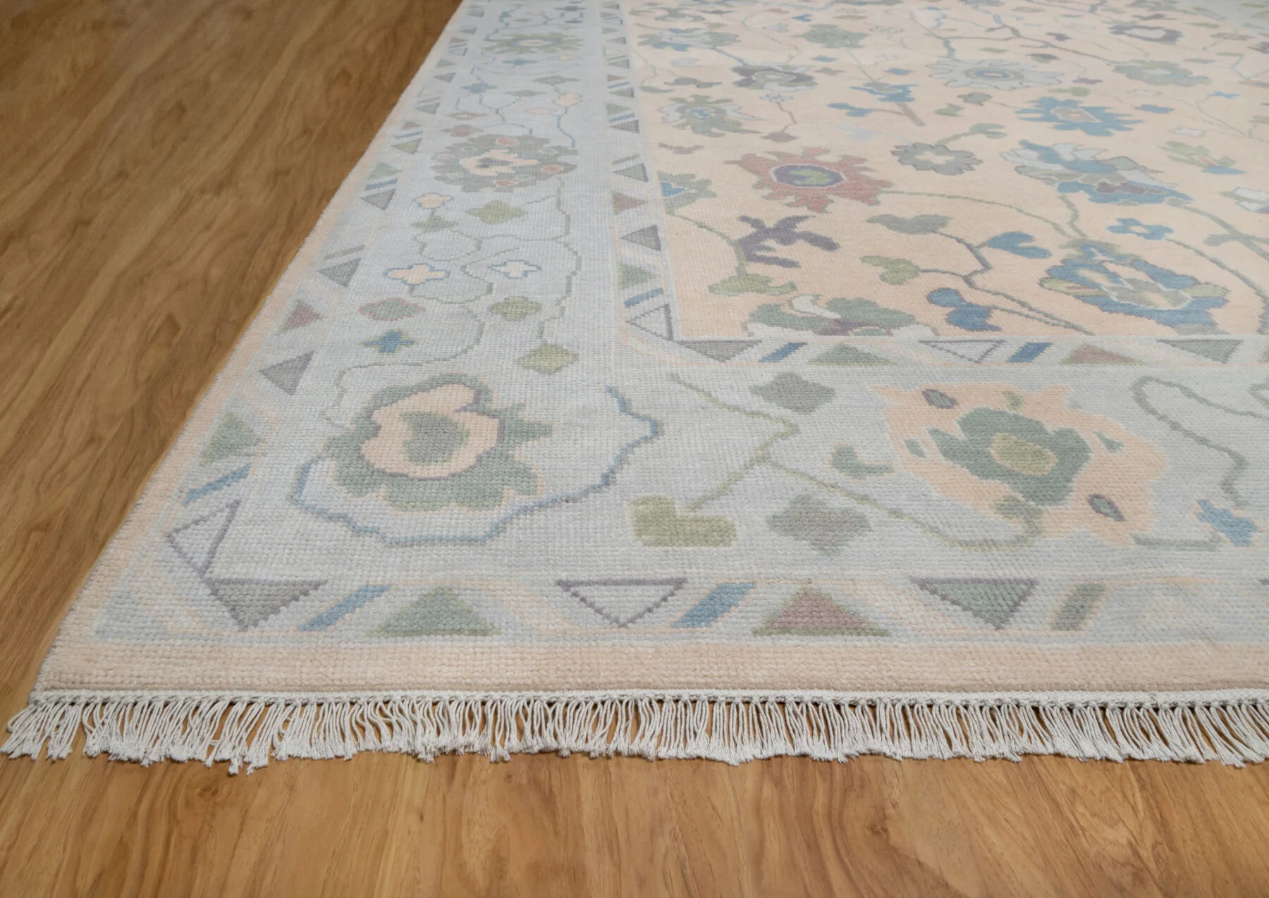 Beige & Sage Hand-Knotted Oushak Rug – Palmette & Rosette