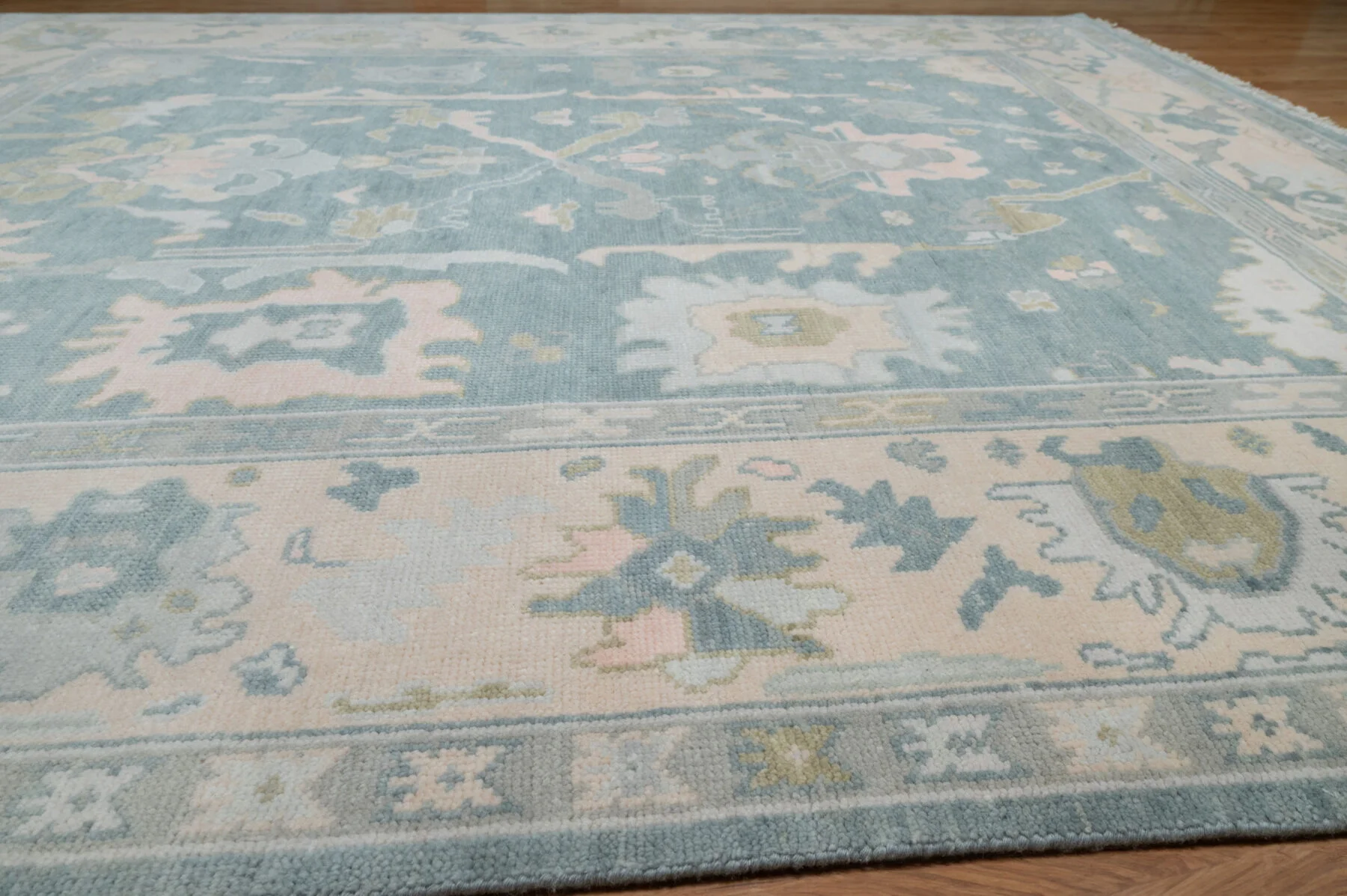 Blue & Sage Hand-Knotted Oushak Rug – Palmette & Rosette (3820)