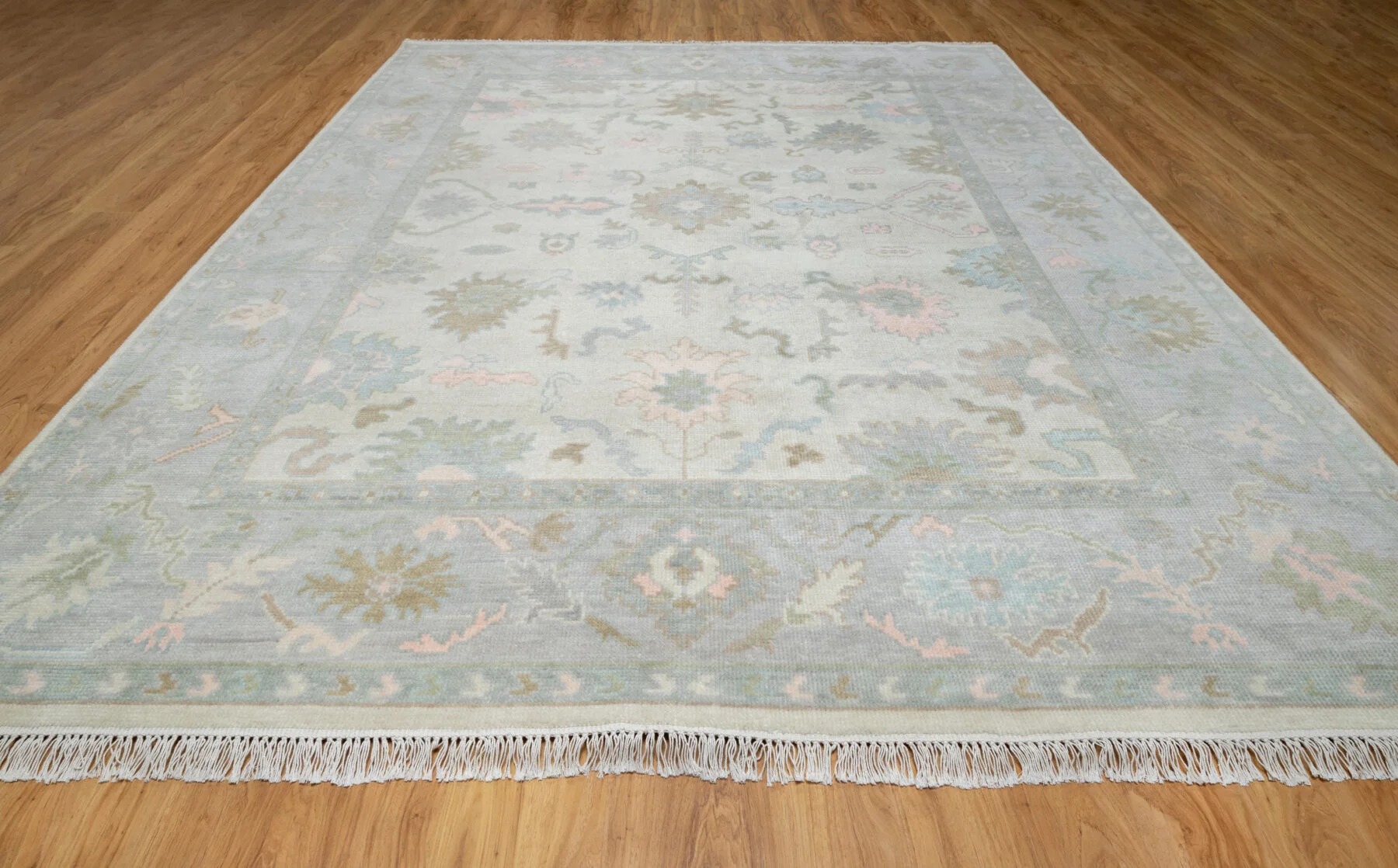Ivory & Olive Hand-Knotted Oushak Rug – Palmette & Rosette (3821)