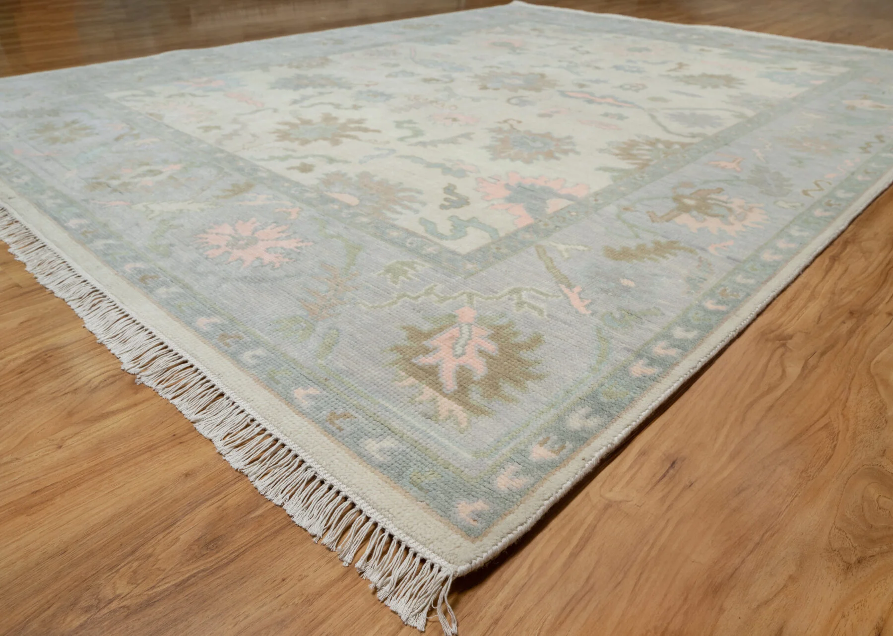 Ivory & Olive Hand-Knotted Oushak Rug – Palmette & Rosette (3821)