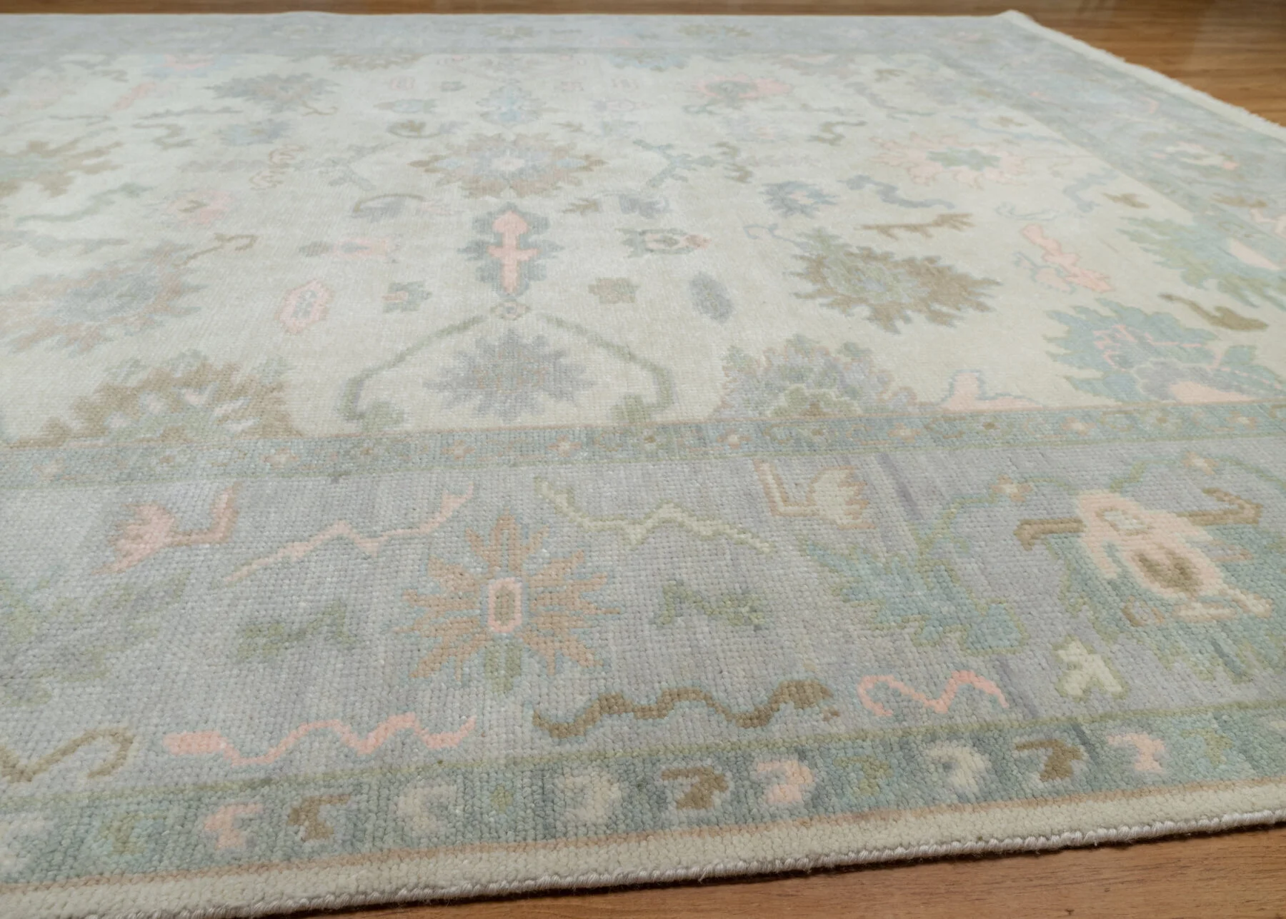 Ivory & Olive Hand-Knotted Oushak Rug – Palmette & Rosette (3821)