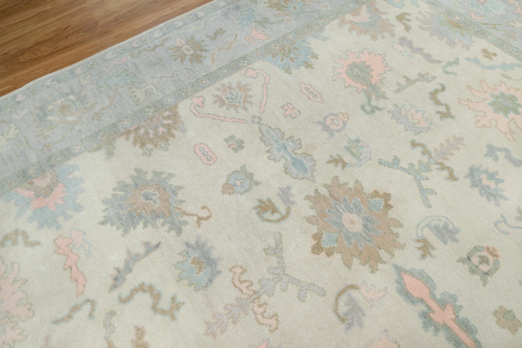 Ivory & Olive Hand-Knotted Oushak Rug – Palmette & Rosette (3821)
