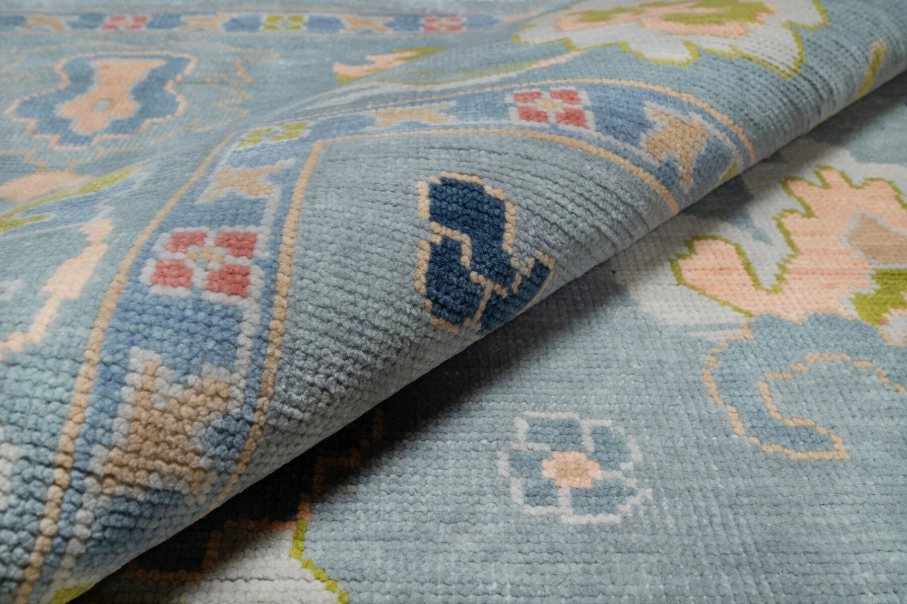 Blue & Blush Hand-Knotted Oushak Rug – Palmette & Rosette (3822)