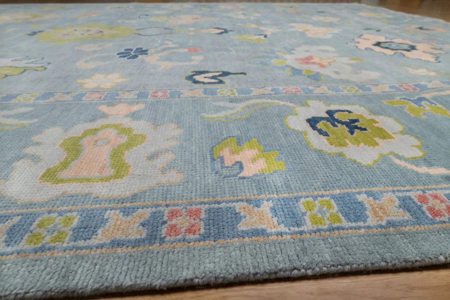 Blue & Blush Hand-Knotted Oushak Rug – Palmette & Rosette (3822)