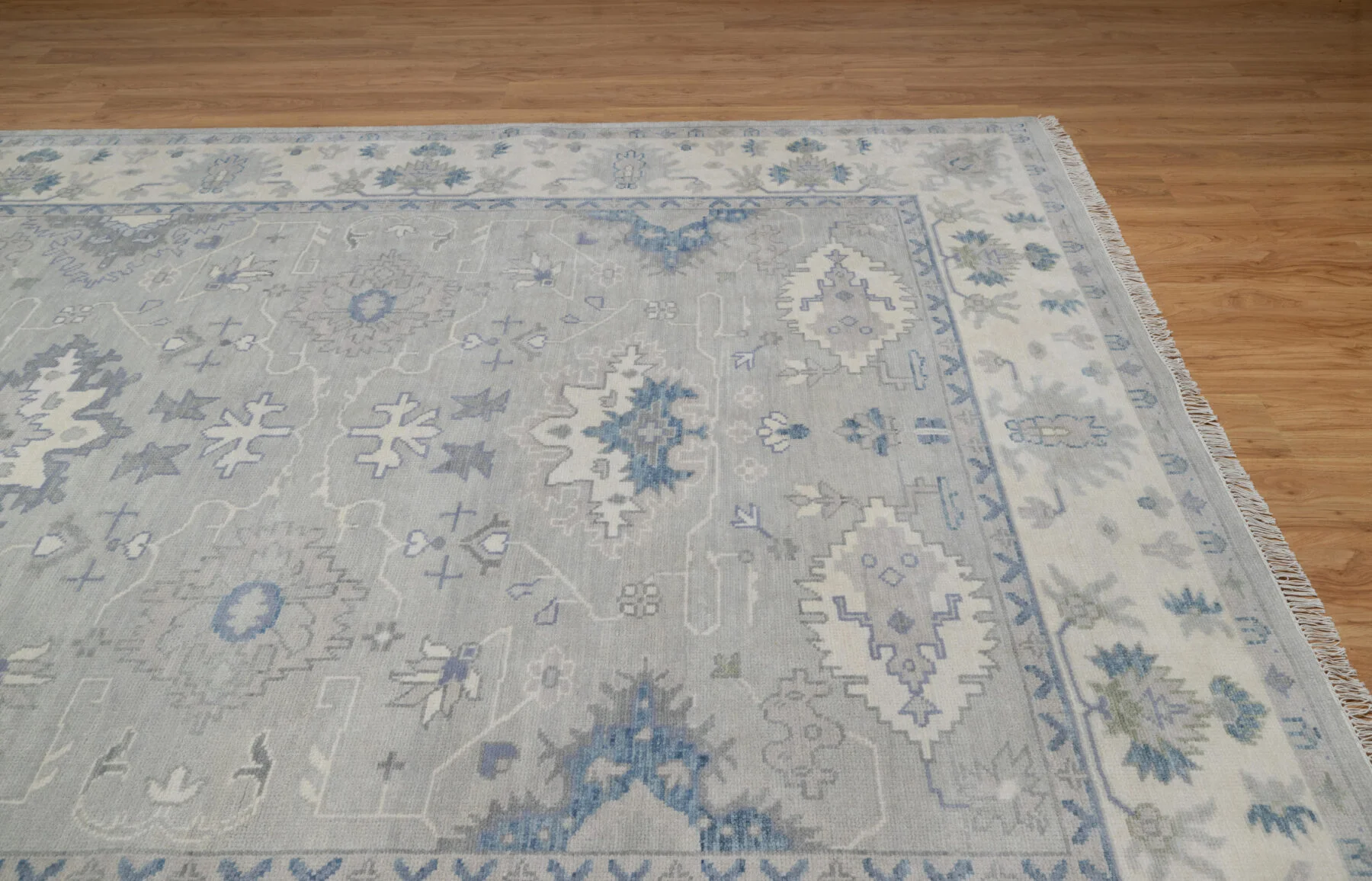 Grey & Ivory Hand-Knotted Oushak Rug – Palmette & Rosette