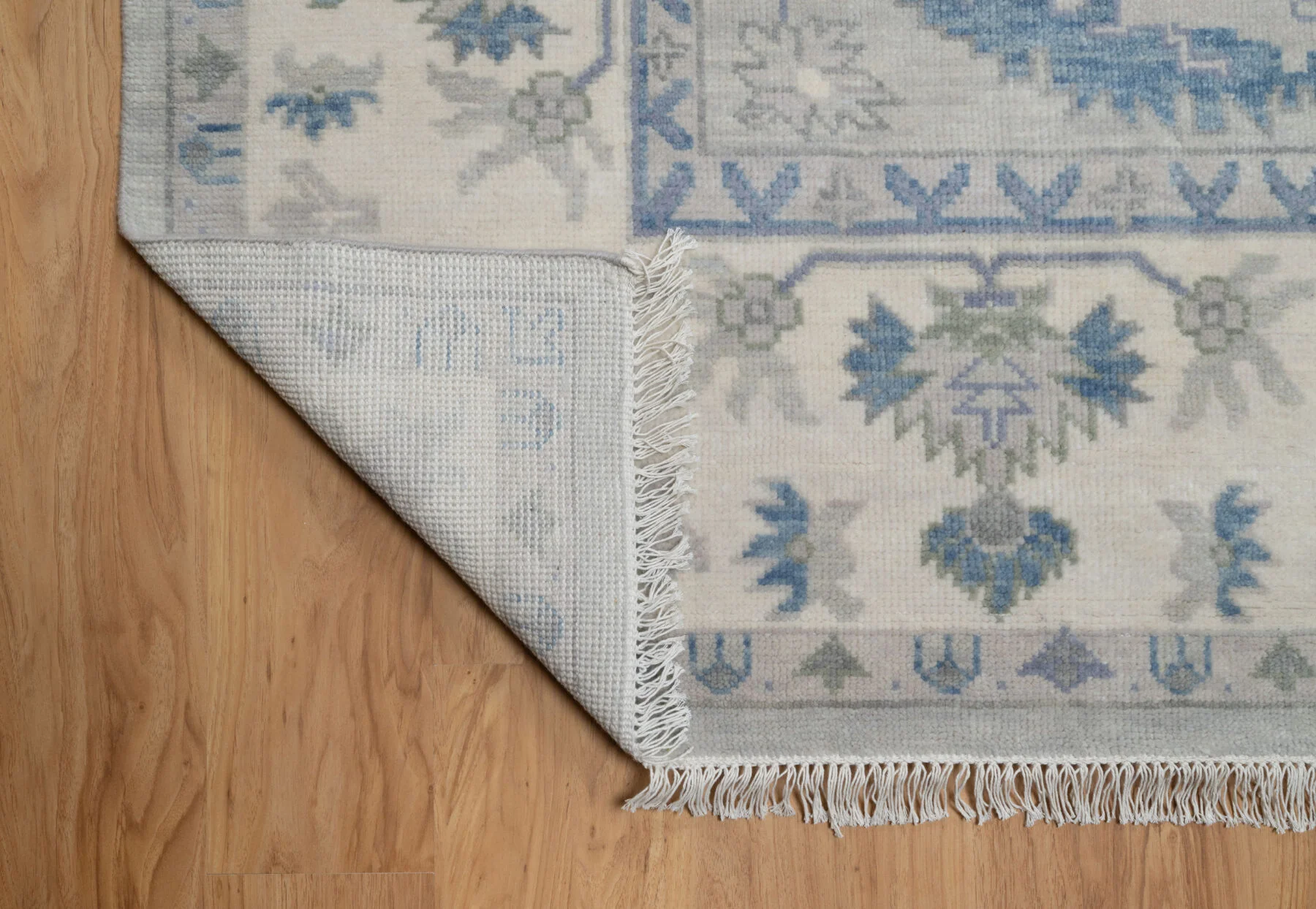 Grey & Ivory Hand-Knotted Oushak Rug – Palmette & Rosette