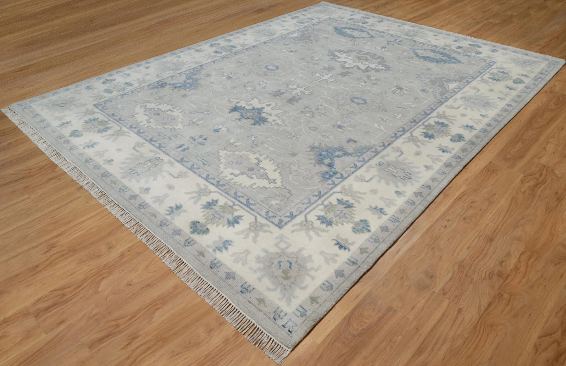 Grey & Ivory Hand-Knotted Oushak Rug – Palmette & Rosette